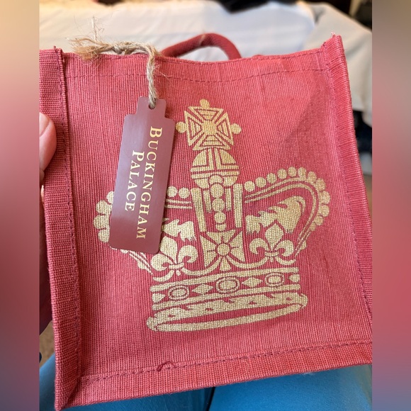 NEW! Buckingham Palace Red Tote Bag & White Towel - Picture 2 of 6